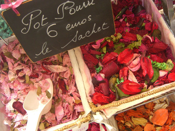 Blütenkörbe (Grasse, Südfrankreich) Blütenkörbe (Grasse, Südfrankreich)