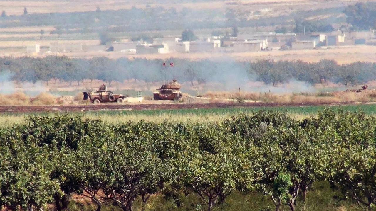 Türkische Panzer an der syrischen Grenze bei Kills. Türkische Panzer an der syrischen Grenze bei Kills.