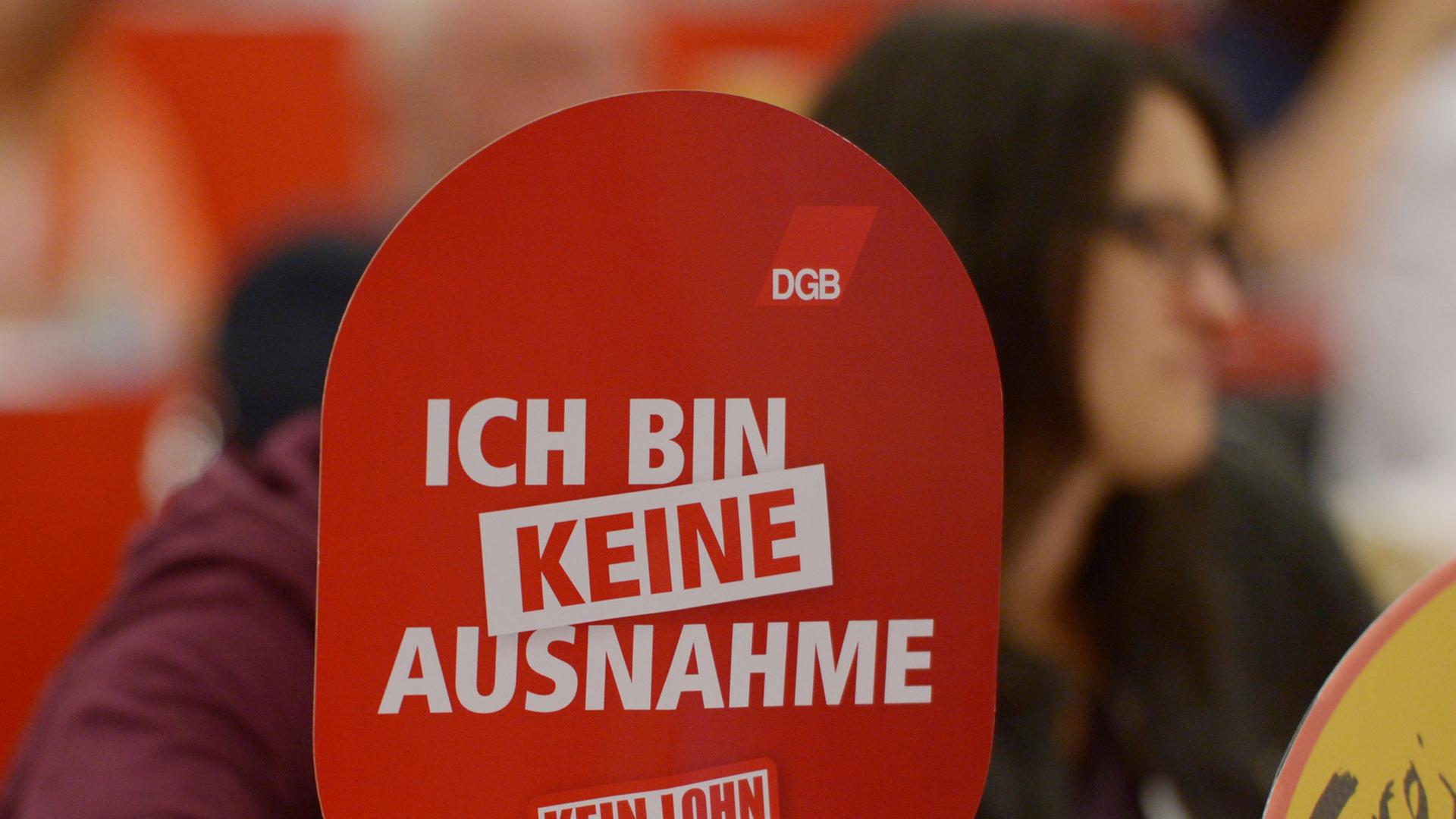 Gewerkschaften fordern beim DBG-Bundeskongress einen Mindestlohn ohne jede Ausnahme. Gewerkschaften fordern beim DBG-Bundeskongress einen Mindestlohn ohne jede Ausnahme.