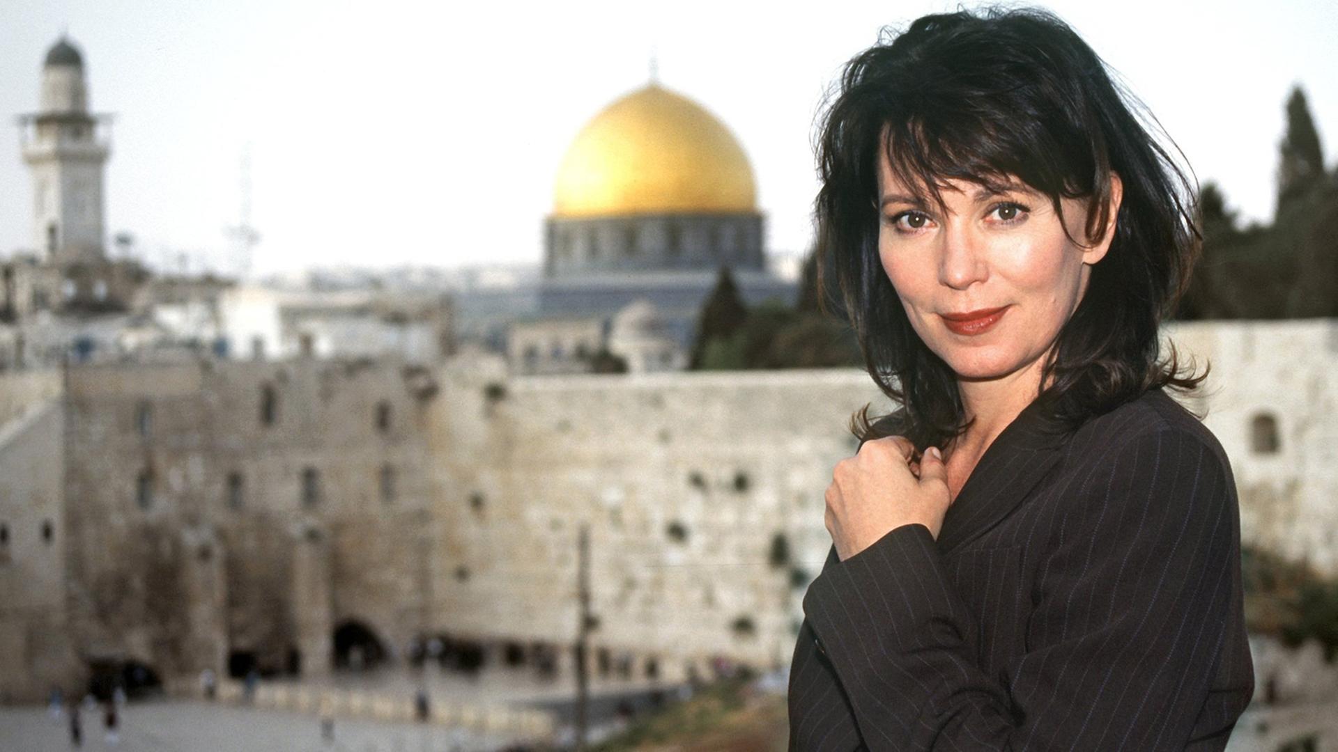 Iris Berben beim Besuch der Klagemauer in Jerusalem im Mai 1998 Iris Berben beim Besuch der Klagemauer in Jerusalem im Mai 1998