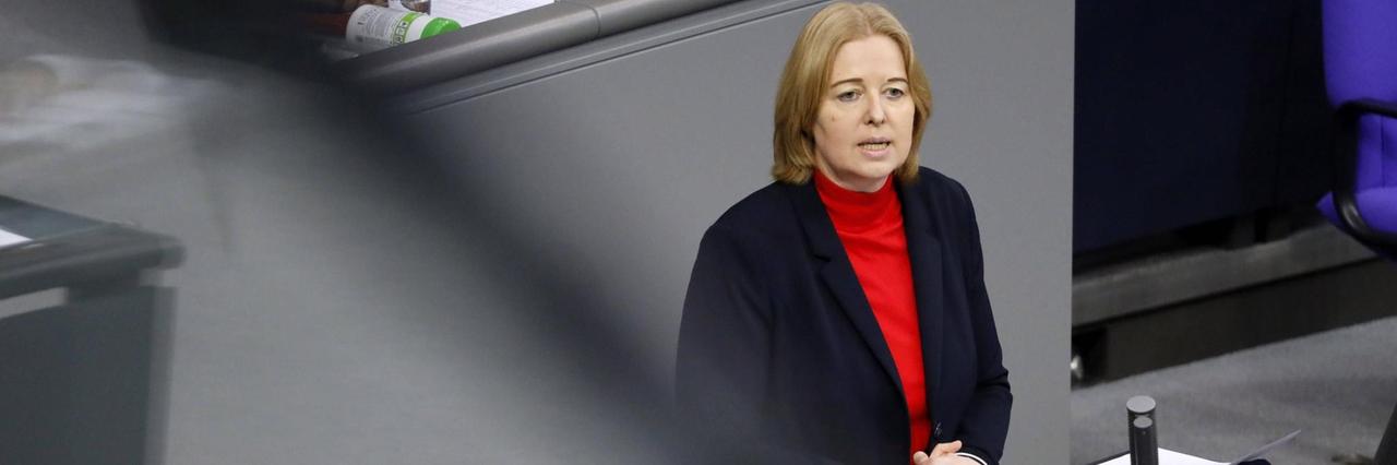 Bärbel Bas in einer Sitzung des Deutschen Bundestages. Bärbel Bas in einer Sitzung des Deutschen Bundestages.