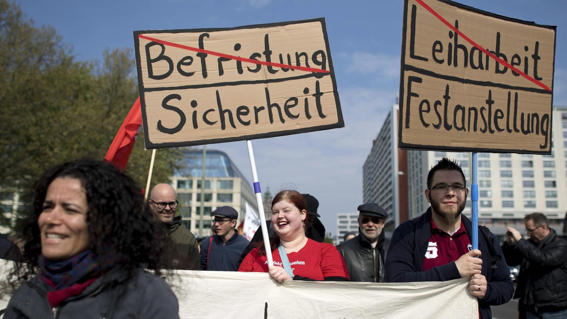 Automobilindustrie In Der Krise - Die Leiharbeiter Trifft Es Zuerst ...