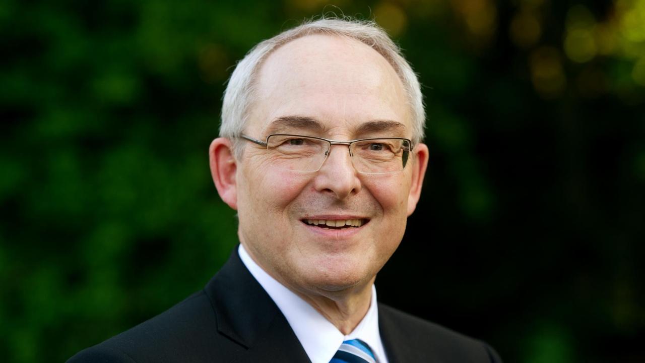 Der Direktor der Katholischen Akademie in Bayern, Florian Schuller, aufgenommen am Donnerstag (10.05.2012) in München 