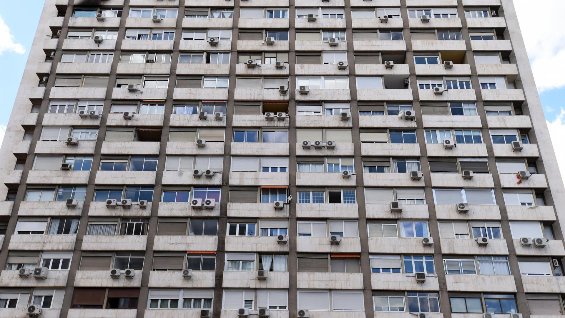 Spanien, Madrid: Außenansicht eines Wohnhauses in der Innenstadt. Spanien, Madrid: Außenansicht eines Wohnhauses in der Innenstadt.