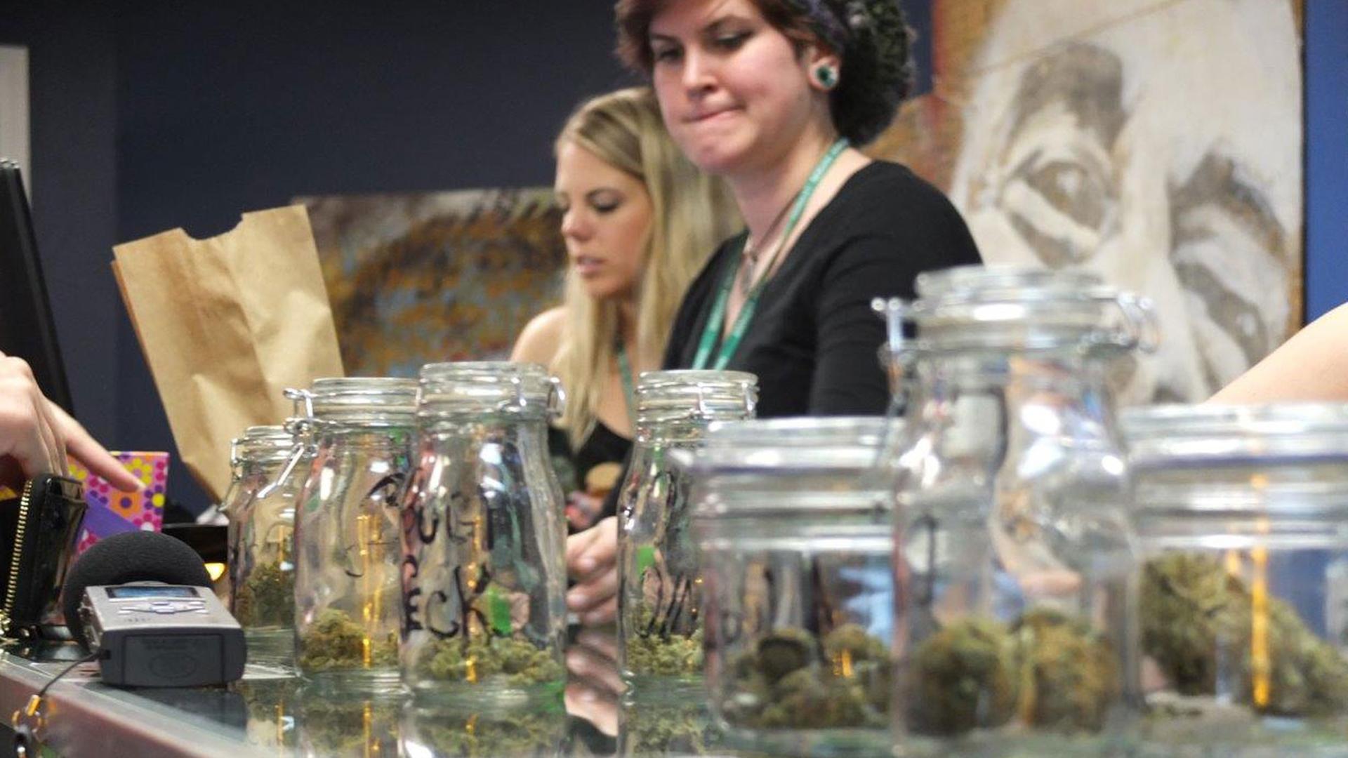 Der Laden Medicine Man ist in Colorado, wo Gras legal ist. Der Laden Medicine Man ist in Colorado, wo Gras legal ist.