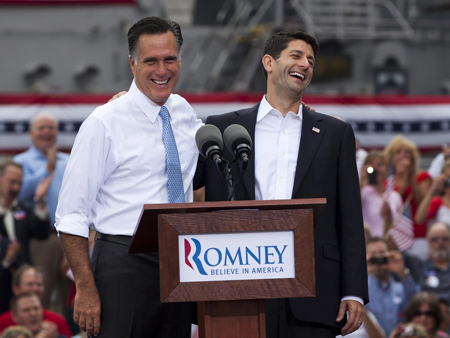 Der designierte republikanische Präsidentschaftskandidat Mitt Romney stellt in Norfolk, Virginia seinen Vizepräsidentschaftkandidaten Paul Ryan vor. Der designierte republikanische Präsidentschaftskandidat Mitt Romney stellt in Norfolk, Virginia seinen Vizepräsidentschaftkandidaten Paul Ryan vor.