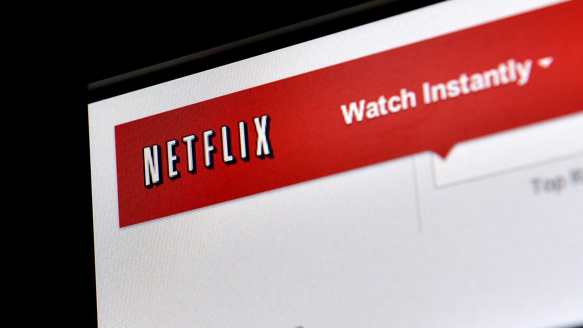 Ein Computerbildschirm zeigt die Webseite des US-Streamingdienstes Netflix.