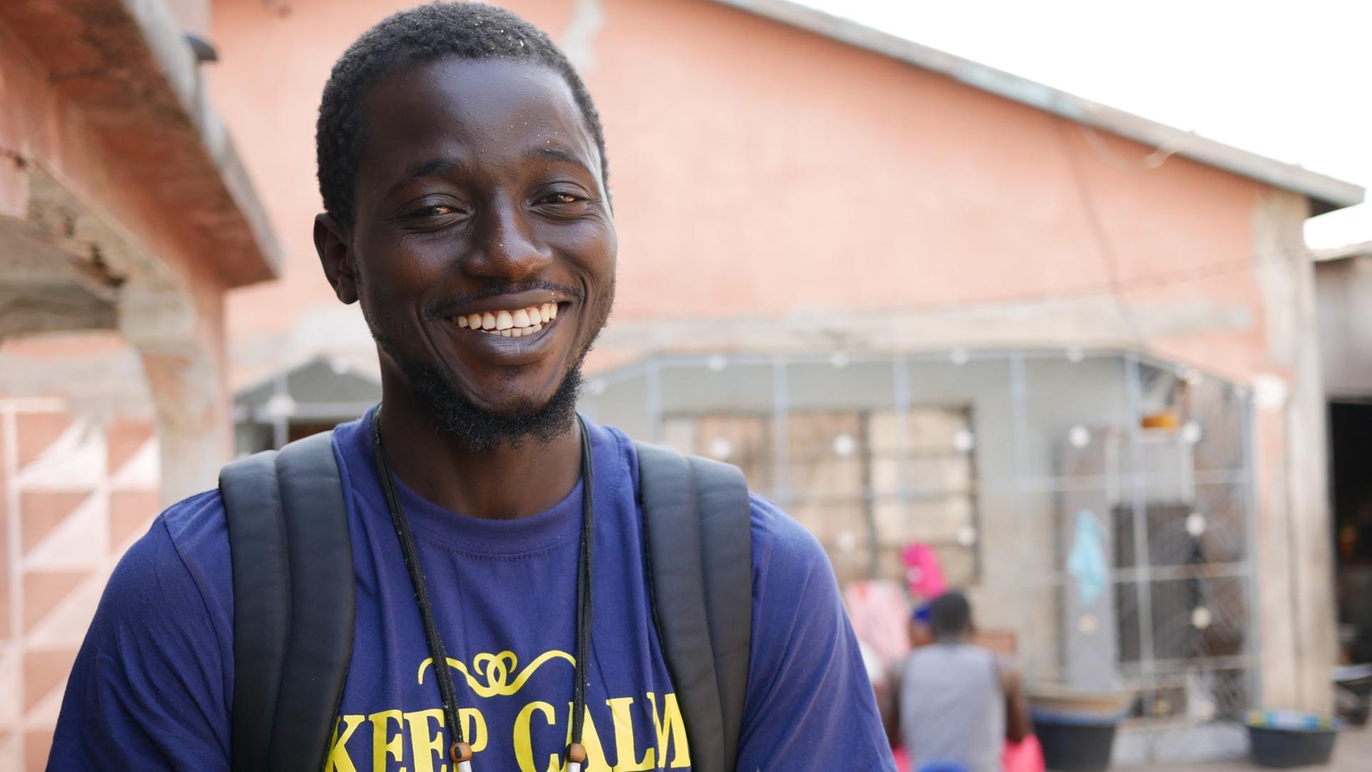 Moustapha Sallah ist in seine Heimat Gambia zurückgekehrt. Er will junge Leute von der Flucht abhalten und sie ermutigen, ihre Zukunft im eigenen Land aufzubauen. Moustapha Sallah ist in seine Heimat Gambia zurückgekehrt. Er will junge Leute von der Flucht abhalten und sie ermutigen, ihre Zukunft im eigenen Land aufzubauen.