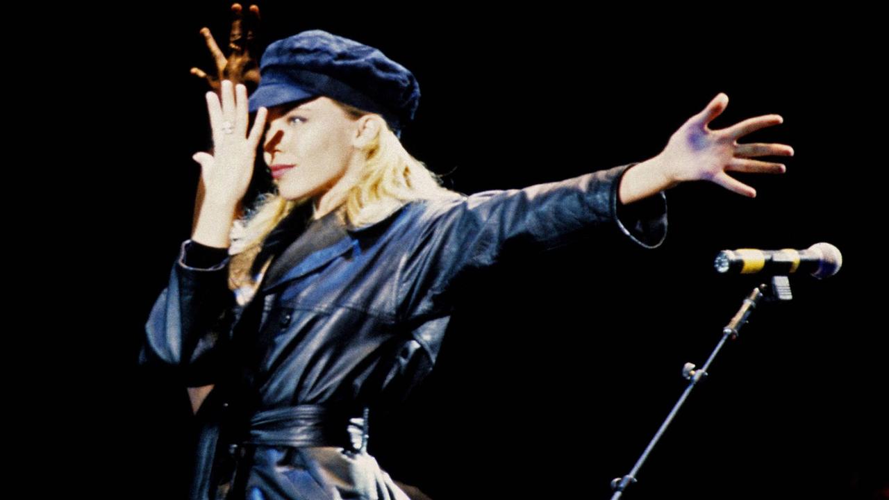 Kylie Minogue während eines Konzerts 1990 Kylie Minogue während eines Konzerts 1990