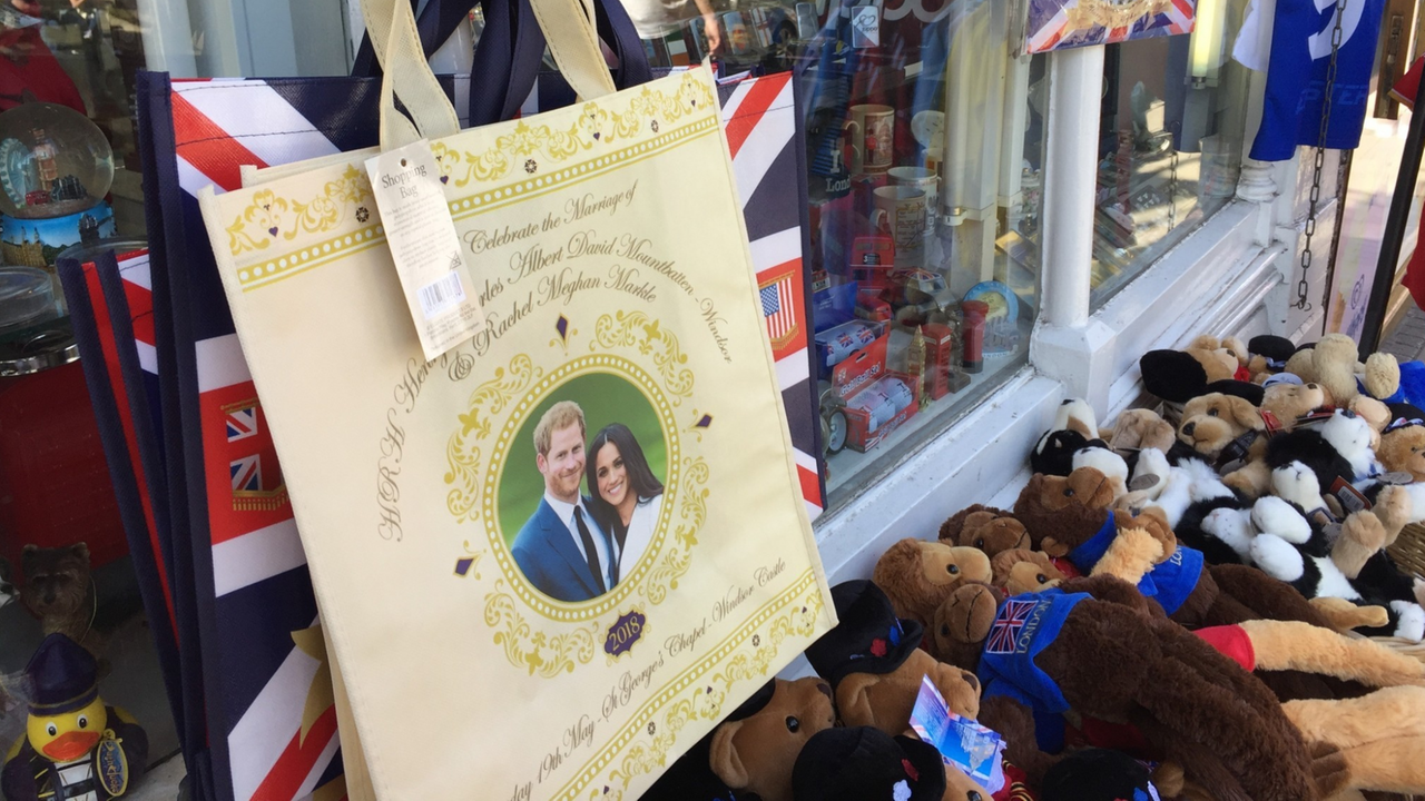 Ein wahrer Fan trägts mit Gelassenheit: Die Hochzeitstasche zum Nachfüllen. Ein wahrer Fan trägts mit Gelassenheit: Die Hochzeitstasche zum Nachfüllen.