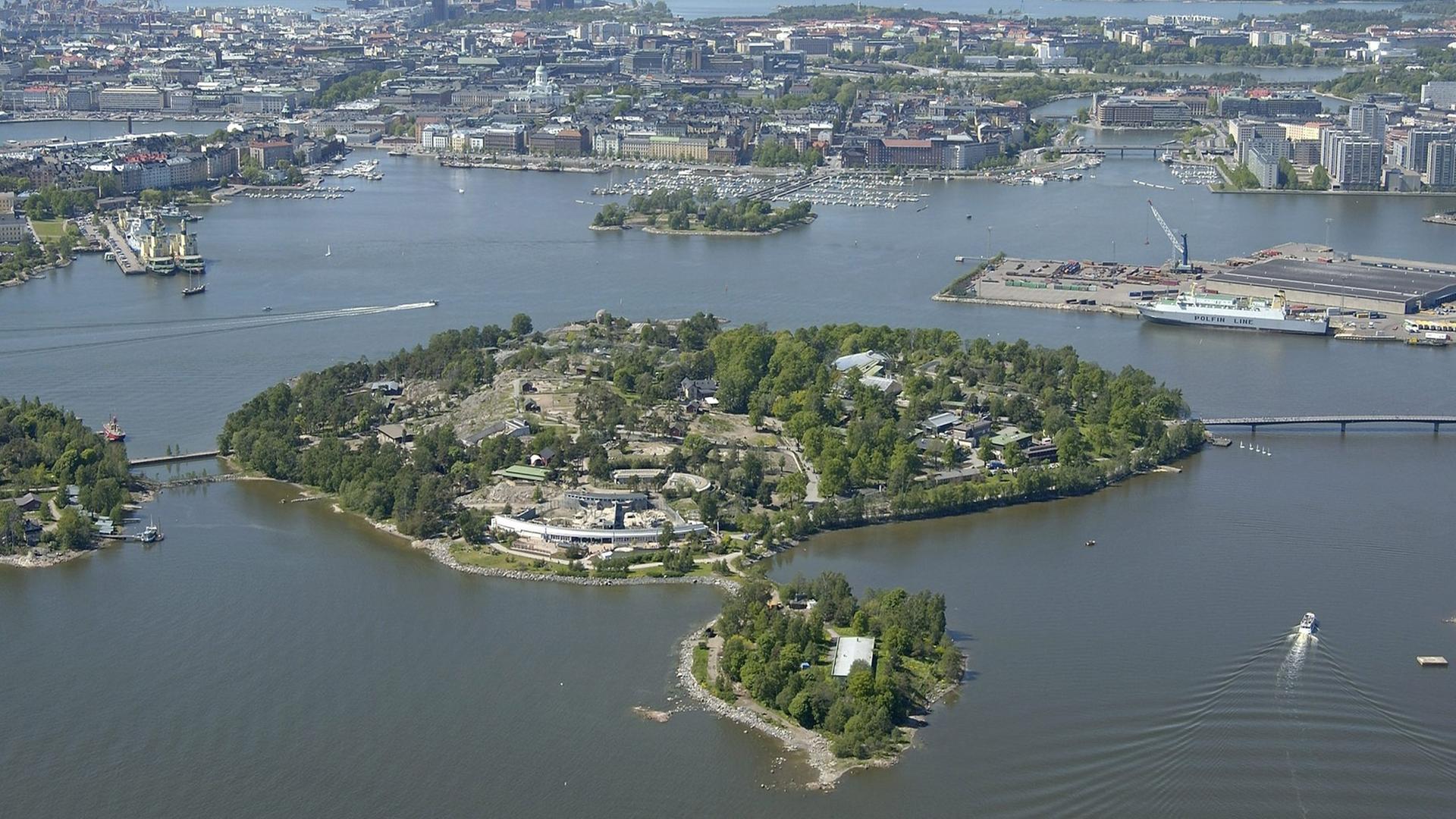 Blick aus der Luft auf die finnische Hauptstadt Helsinki Blick aus der Luft auf die finnische Hauptstadt Helsinki