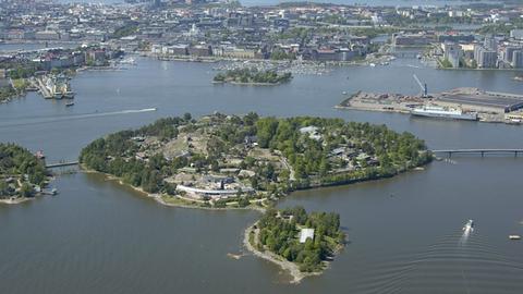 Blick aus der Luft auf die finnische Hauptstadt Helsinki