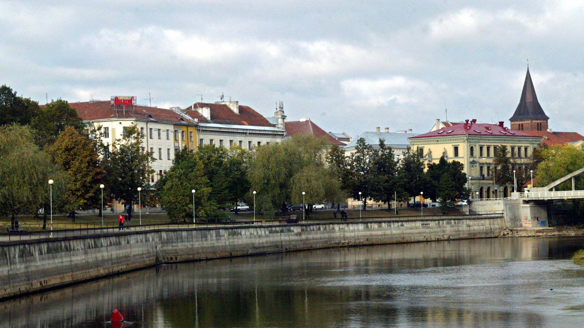 Blick auf den Fluß Emajögi in Tarto in Estland, aufgenommen am 29.9.2002 Blick auf den Fluß Emajögi in Tarto in Estland, aufgenommen am 29.9.2002