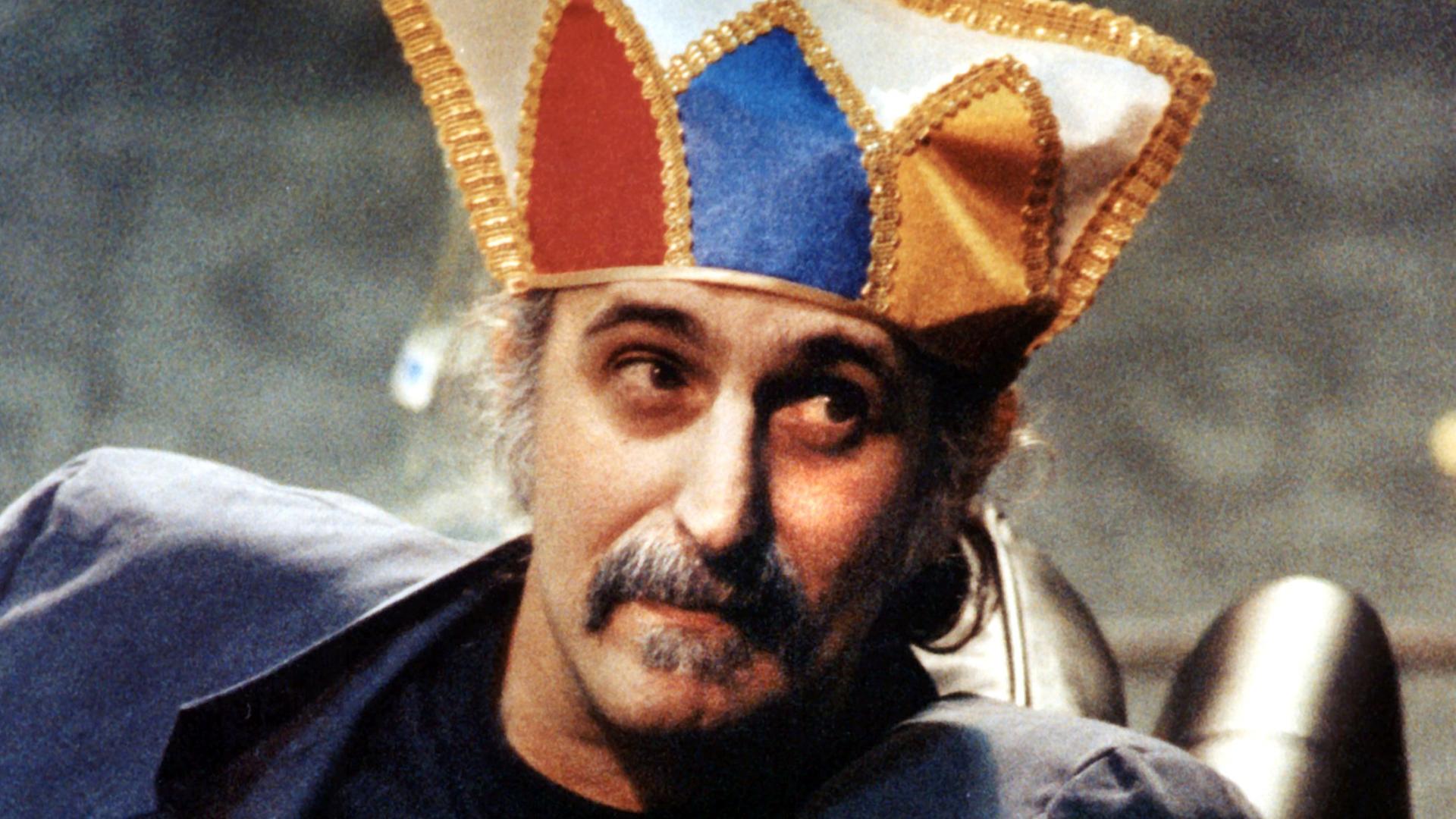 Der amerikanische Musiker und Komponist Frank Zappa während der Generalprobe des Werks "The Yellow Shark" am 16. September 1992 in der Alten Oper in Frankfurt /Main. Der amerikanische Musiker und Komponist Frank Zappa während der Generalprobe des Werks "The Yellow Shark" am 16. September 1992 in der Alten Oper in Frankfurt /Main.
