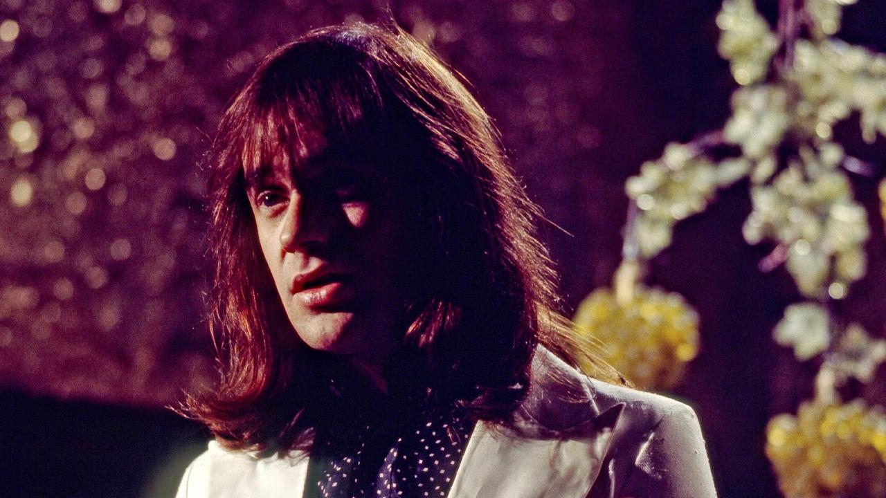Udo Lindenberg in weißem Sakko während einer TV-Aufzeichnung. Udo Lindenberg in weißem Sakko während einer TV-Aufzeichnung.