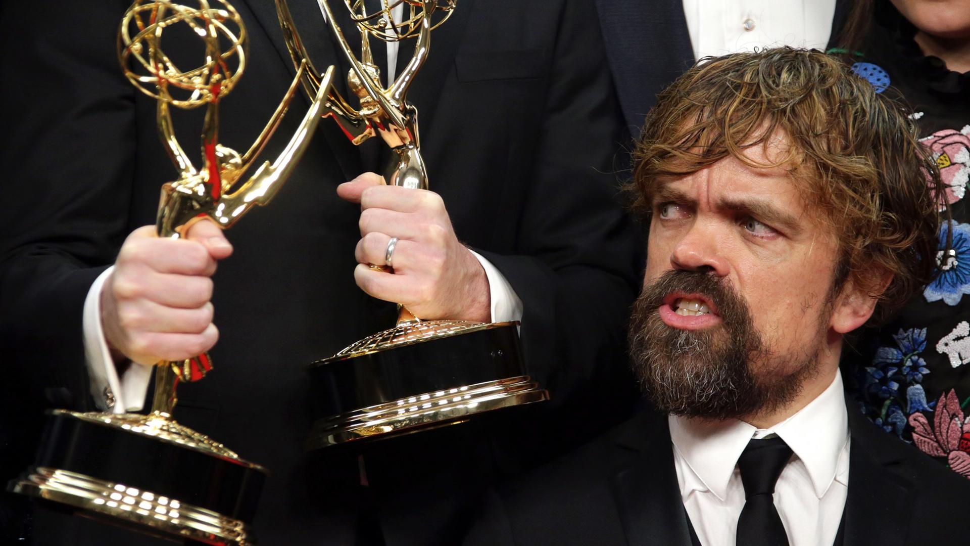 Game-of-Thrones-Star Peter Dinklage bei den Emmy Awards 2016. Game-of-Thrones-Star Peter Dinklage bei den Emmy Awards 2016.