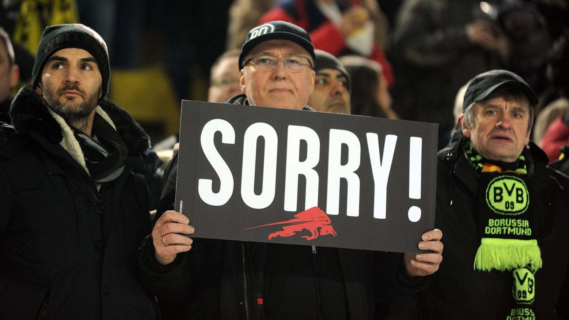 DFB Pokal Achtelfinale: Borussia Dortmund - Hertha BSC Berlin 08.02.2017. BvB-Fans entschuldigen sich für die Hass-Plakate gegen RB Leipzig. HM DFB Cup Eighth finals Borussia Dortmund Hertha BSC Berlin 08 02 2017 Borussia supporters apologise to for The Hatred Posters against RB Leipzig HM DFB Pokal Achtelfinale: Borussia Dortmund - Hertha BSC Berlin 08.02.2017. BvB-Fans entschuldigen sich für die Hass-Plakate gegen RB Leipzig. HM DFB Cup Eighth finals Borussia Dortmund Hertha BSC Berlin 08 02 2017 Borussia supporters apologise to for The Hatred Posters against RB Leipzig HM