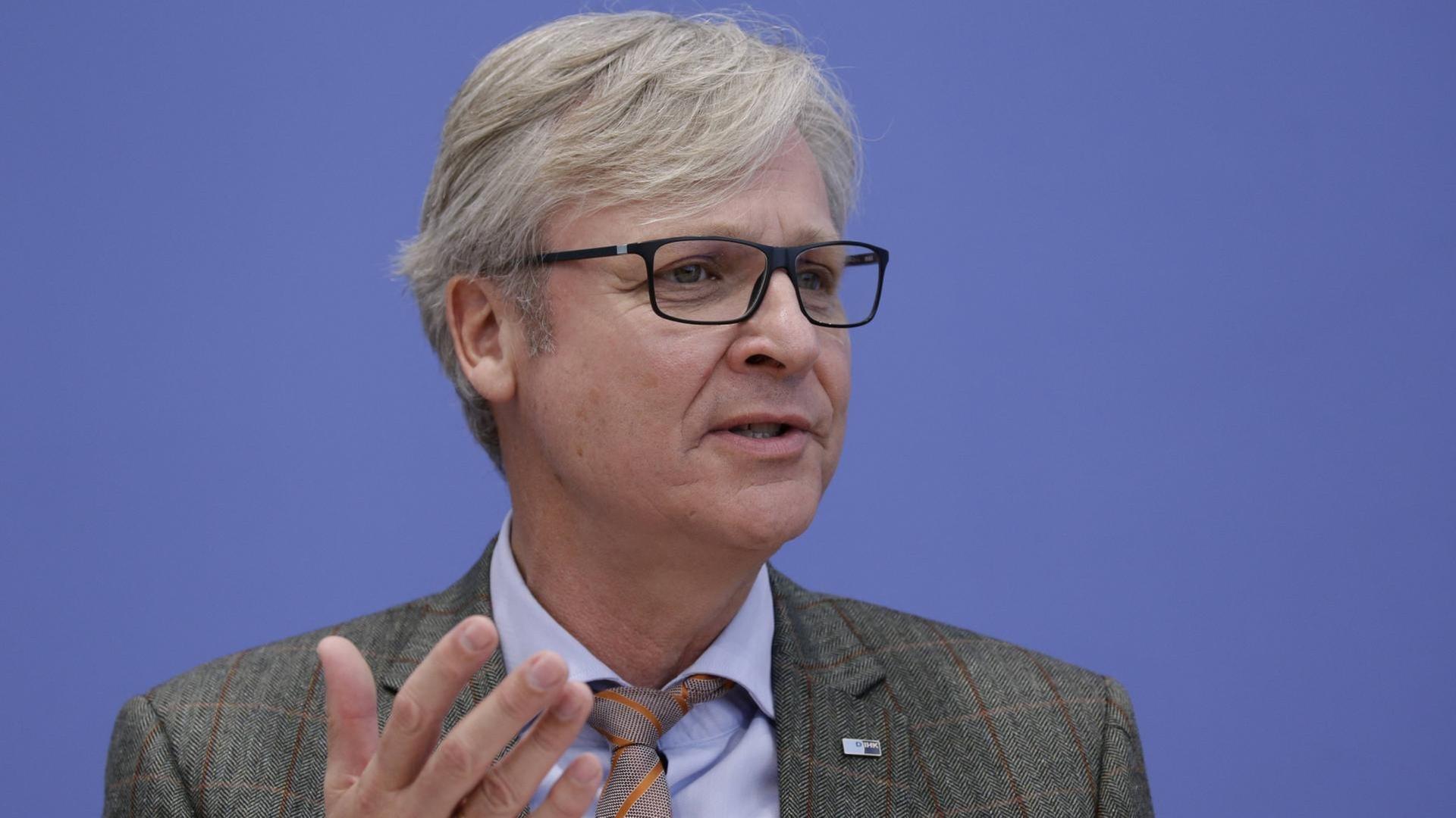 Martin Wansleben, Hauptgeschäftsführer Deutscher Industrie- und Handelskammertag, in der Bundespressekonferenz in Berlin