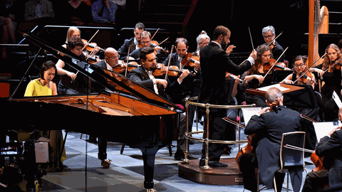 Die Pianistin Yeol Eum Son und das BBC Philharmonic unter Leitung von Omer Meir Wellber bei den BBC Proms 2019