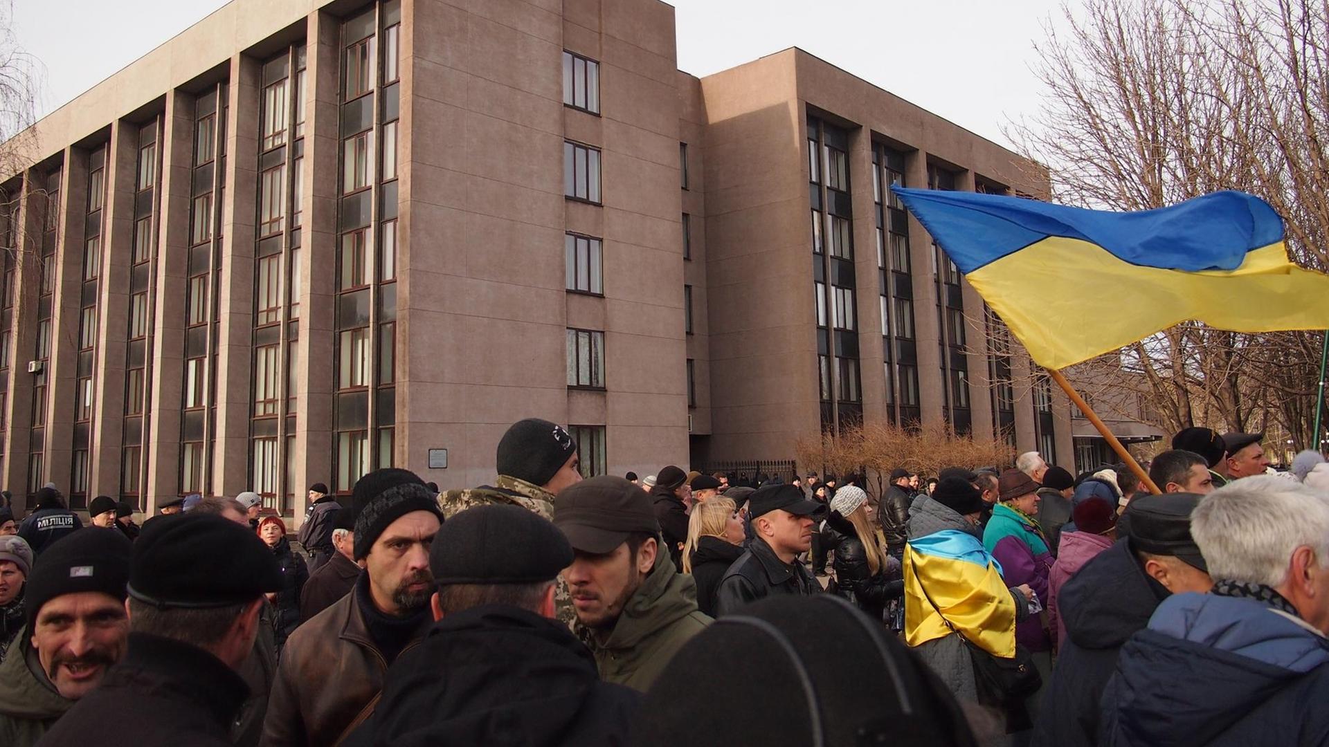 Ukraine - Proteste Gegen Wahlbetrug In Krywyj Rih | Deutschlandfunk.de