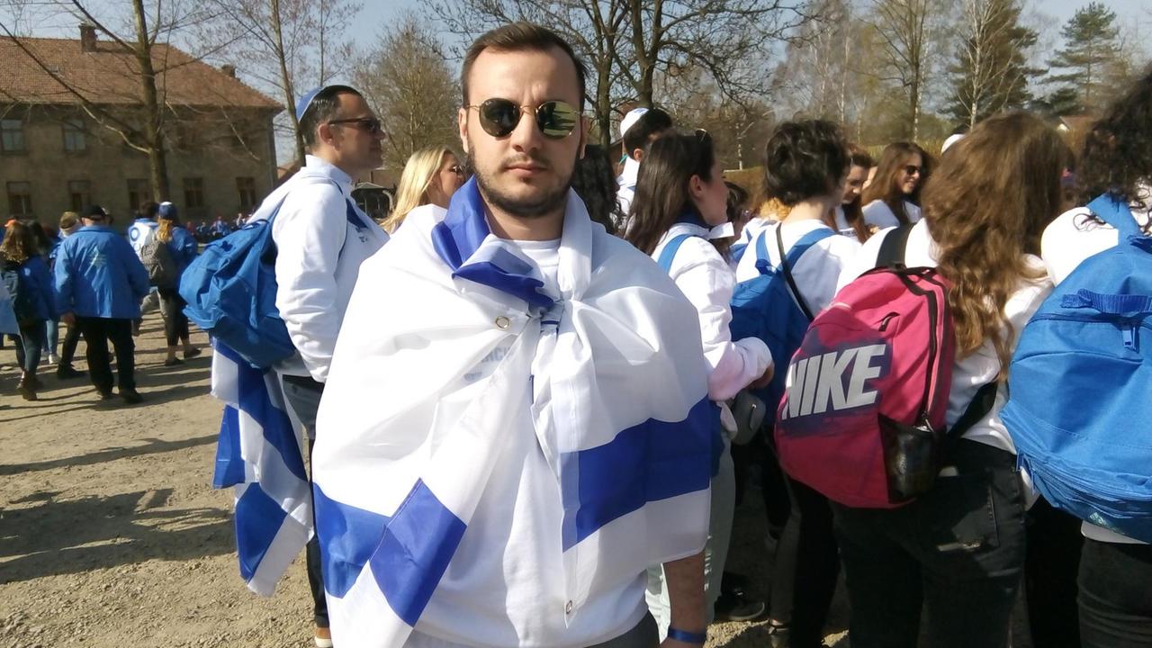 Der 22-jährige Jerome Katz aus Frankfurt/Main auf dem "Marsch der Überlebenden"