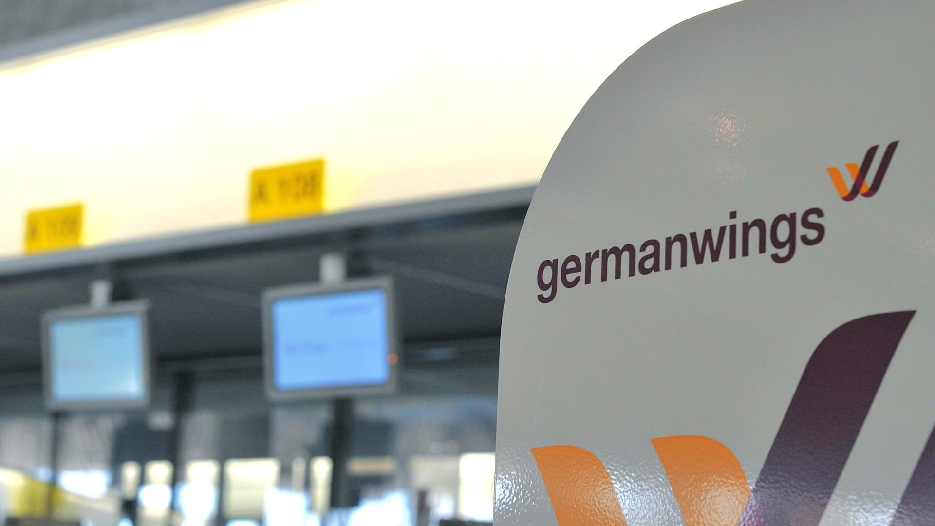 Der leere Check-in.Schalter der Fluggesellschaft Germanwings, aufgenommen am 28.08.2014 am Flughafen in Hannover (Niedersachsen). Der leere Check-in.Schalter der Fluggesellschaft Germanwings, aufgenommen am 28.08.2014 am Flughafen in Hannover (Niedersachsen).