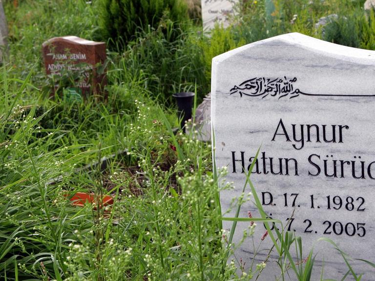Grabstein von Hatün Sürücü mit Geburtsdatum 17.1.1982 und Todestag 7.2.2005.