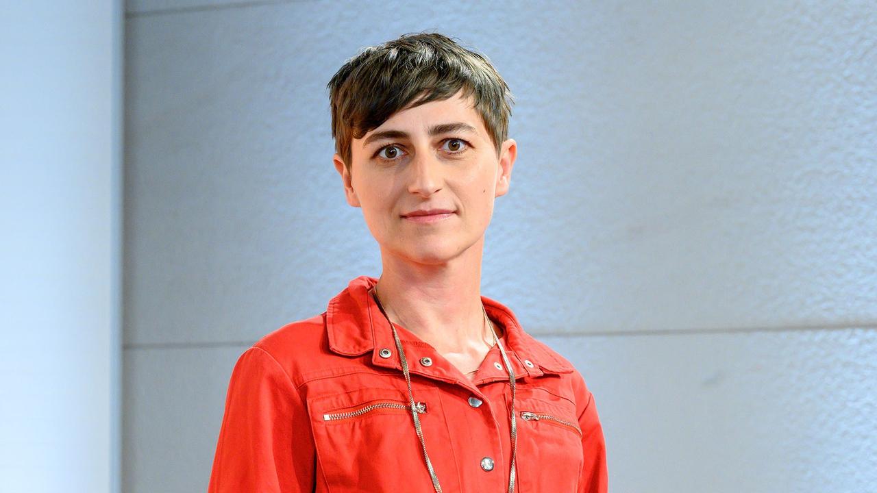 Bücherherbst 2020 von Deutschlandfunk Kultur: Ulrike Almut Sandig liest aus ihrem Buch "Monster wie wir", Aufzeichnung der Sendung in der Bertelsmann Repräsentanz in Berlin Bücherherbst 2020 von Deutschlandfunk Kultur: Ulrike Almut Sandig liest aus ihrem Buch "Monster wie wir", Aufzeichnung der Sendung in der Bertelsmann Repräsentanz in Berlin