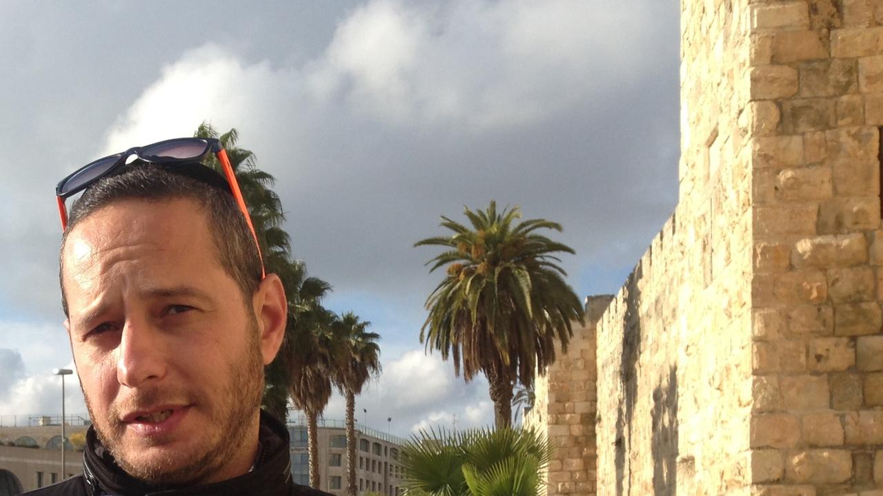 Chaim Foxman, freiwilliger Saniäter bei Zaka, einer israelischen Organisation, die bei Terroranschlägen ihre Arbeit tun Chaim Foxman, freiwilliger Saniäter bei Zaka, einer israelischen Organisation, die bei Terroranschlägen ihre Arbeit tun