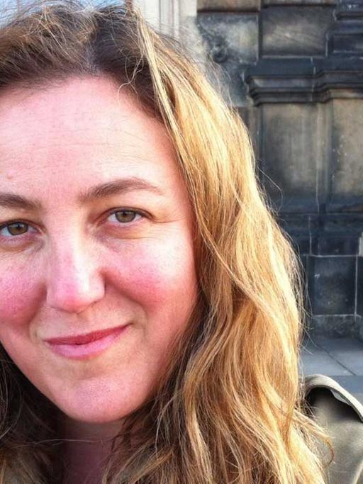 Die US-amerikanische Schriftstellerin und Drehbuchautorin Anna LeVine Winger lebt seit 15 Jahren in Berlin. Hier bei einem Besuch in Dresden.