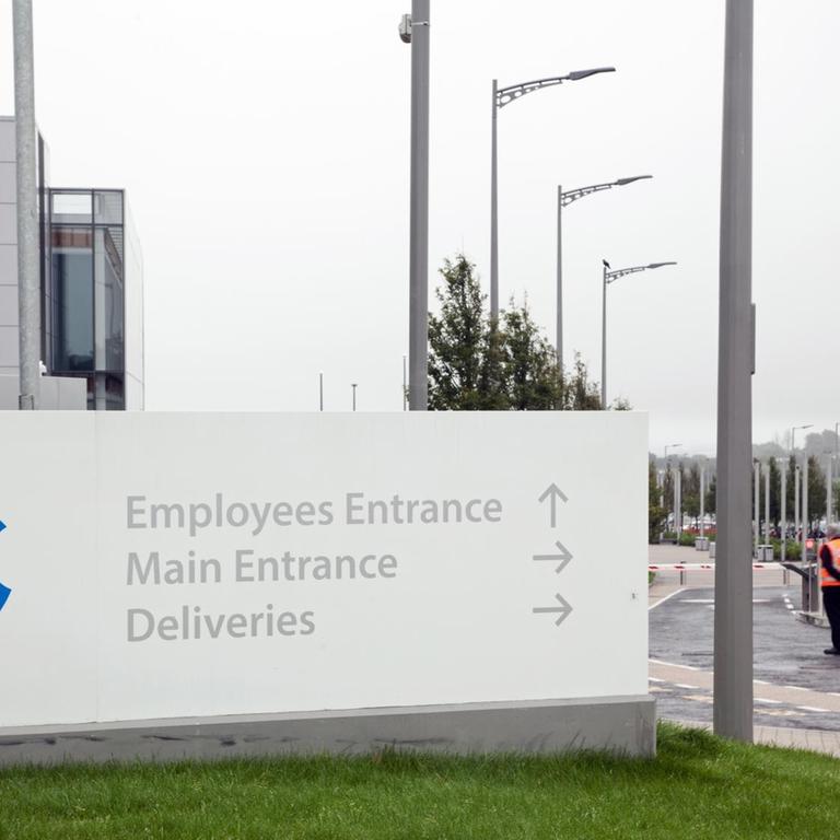 Der Haupteingang zum Hauptquartier von Apple in Irland.