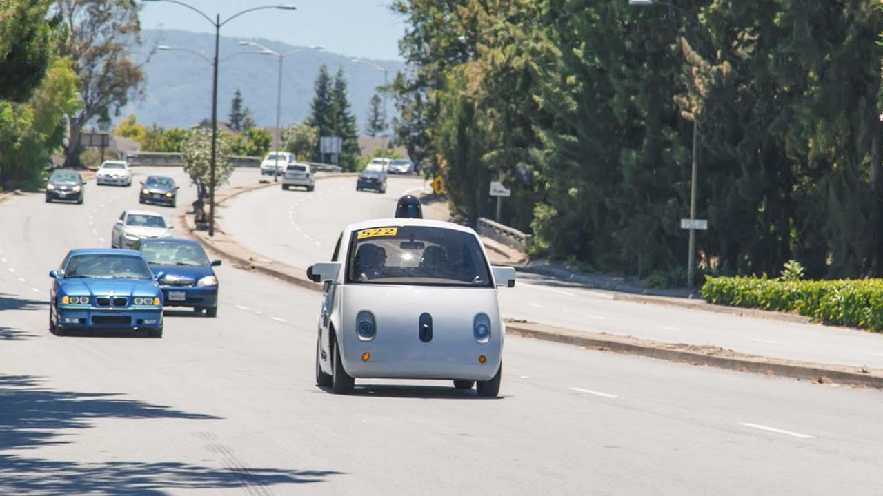 Das Google Car: ein selbstfahrendes Auto im Test. Das Google Car: ein selbstfahrendes Auto im Test.