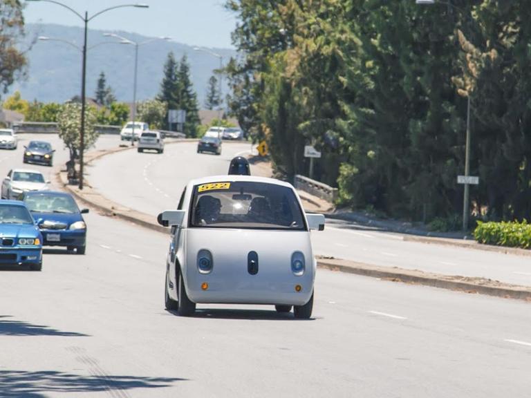 Das Google Car: ein selbstfahrendes Auto im Test.
