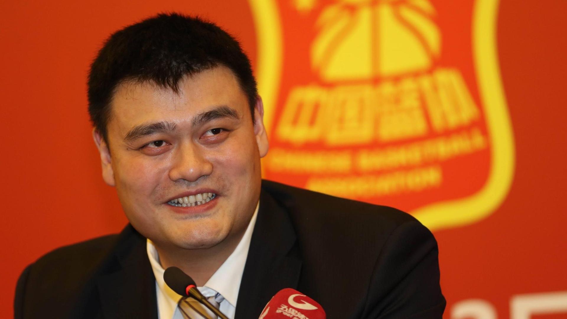 Yao Ming ist heute als neuer Präsident des Chinesischen Basketballverbands vorgestellt worden. Yao Ming ist heute als neuer Präsident des Chinesischen Basketballverbands vorgestellt worden.