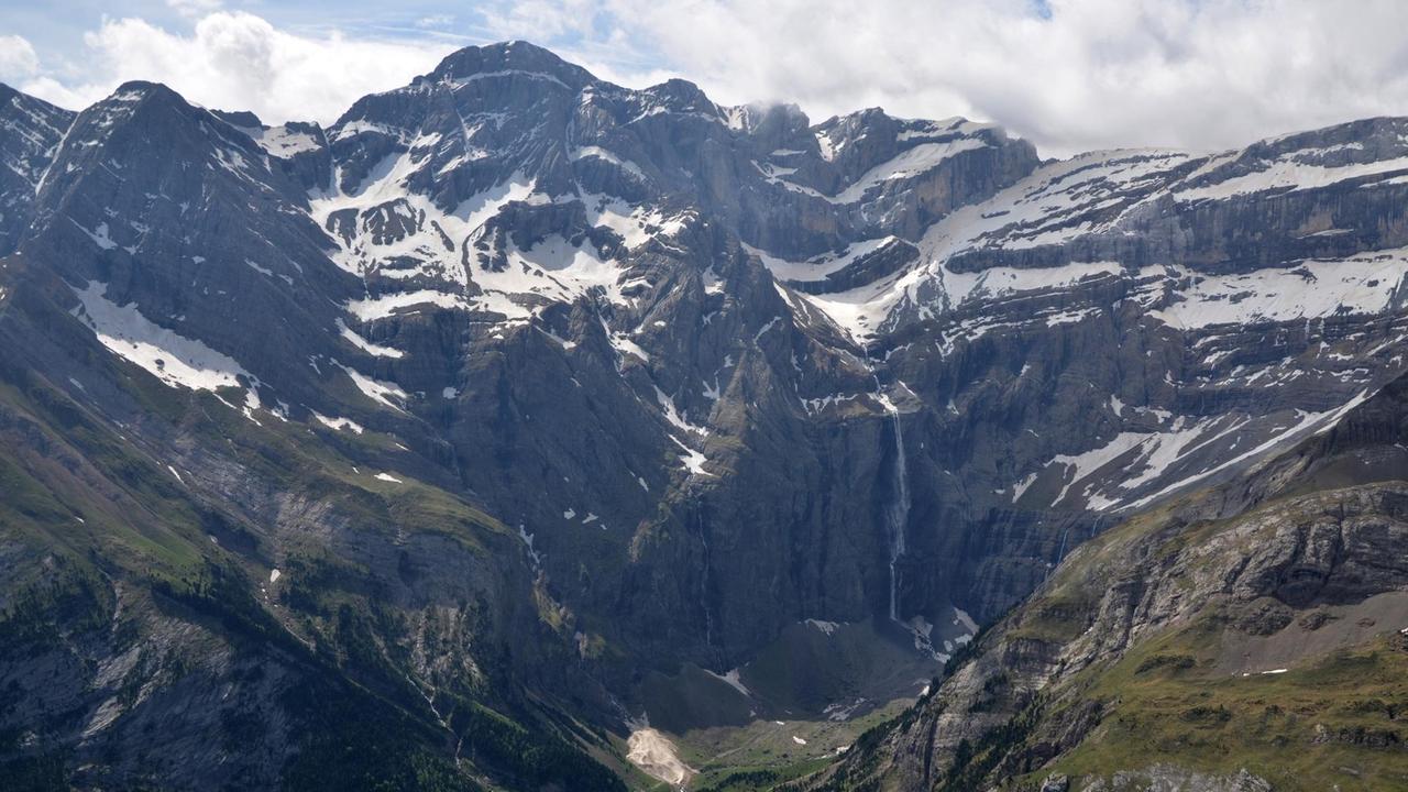 Grenzerfahrung Pyrenäen - Neue und alte Fluchtrouten zwischen Spanien ...