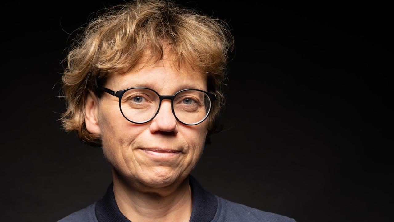 Porträt der Publizistin Andrea Roedig. Porträt der Publizistin Andrea Roedig.