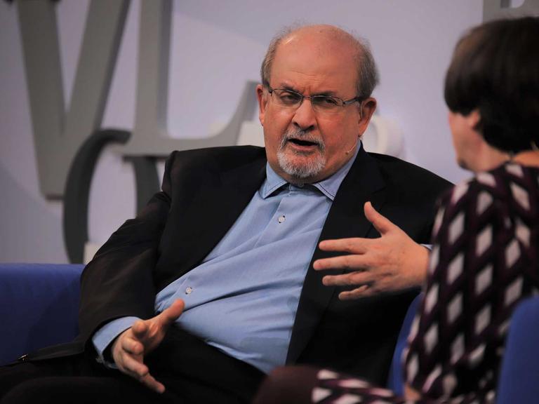 Frankfurter Buchmesse 2017: Salman Rushdie im Gespräch mit Barbara Wahlster von Deutschlandfunk Kultur über sein neues Buch "Golden House".