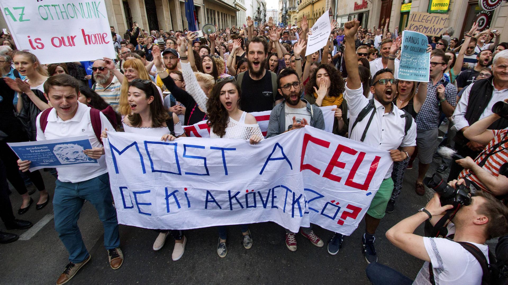 Proteste gegen den Angriff auf die CEU: Vielleicht hat Orban mit diesem Widerstand nicht gerechnet Proteste gegen den Angriff auf die CEU: Vielleicht hat Orban mit diesem Widerstand nicht gerechnet