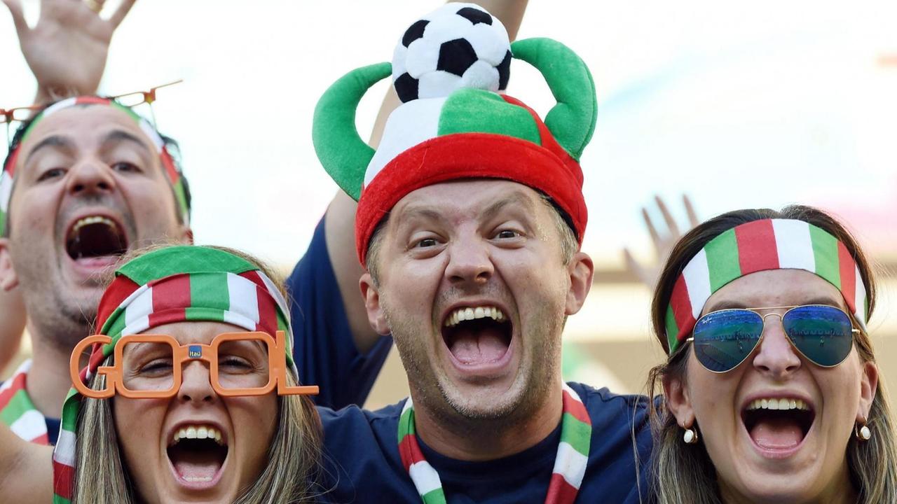 Iatlienische Fußballfans haben keine Angst vor der deutschen Mannschaft im EM-Viertelfinale 2016 Iatlienische Fußballfans haben keine Angst vor der deutschen Mannschaft im EM-Viertelfinale 2016