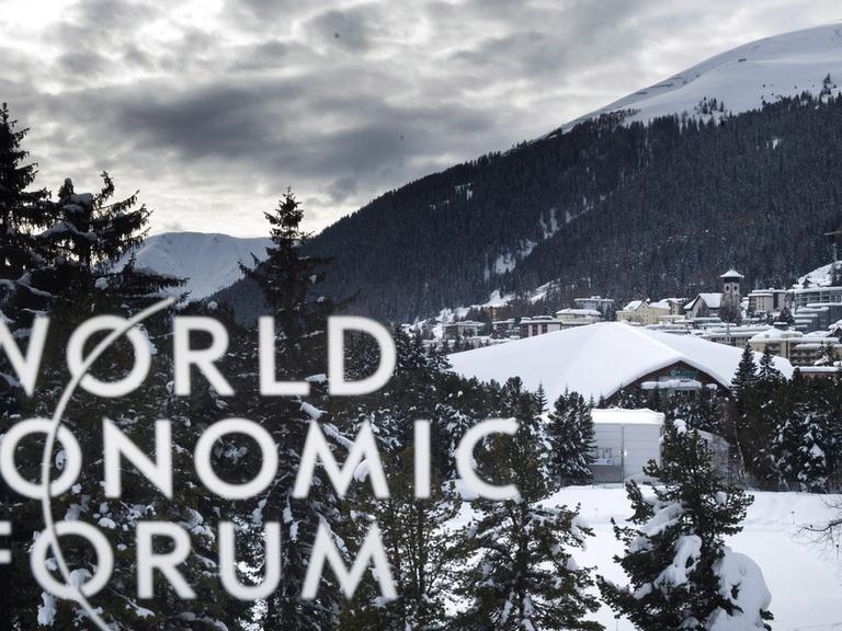 Das Logo des Weltwirtschaftsforums in Davos 
