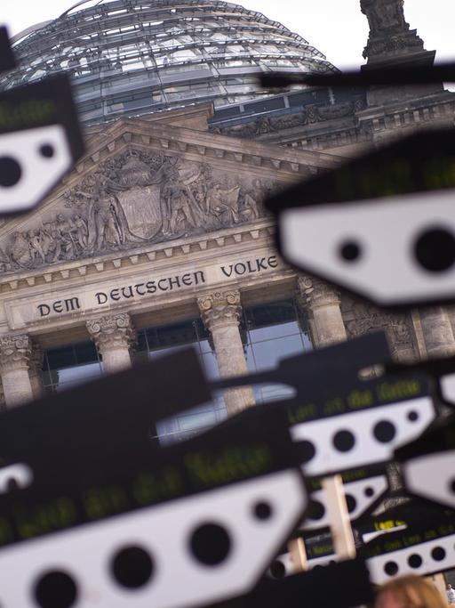 Einer Kundgebung gegen die deutschen Rüstungsexporte im Februar vor dem Berliner Reichstag.