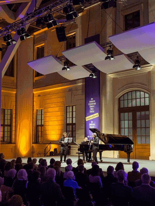 Die Bühne im Glashof des Jüdischen Museums Berlin beim Festival Intonations 2018