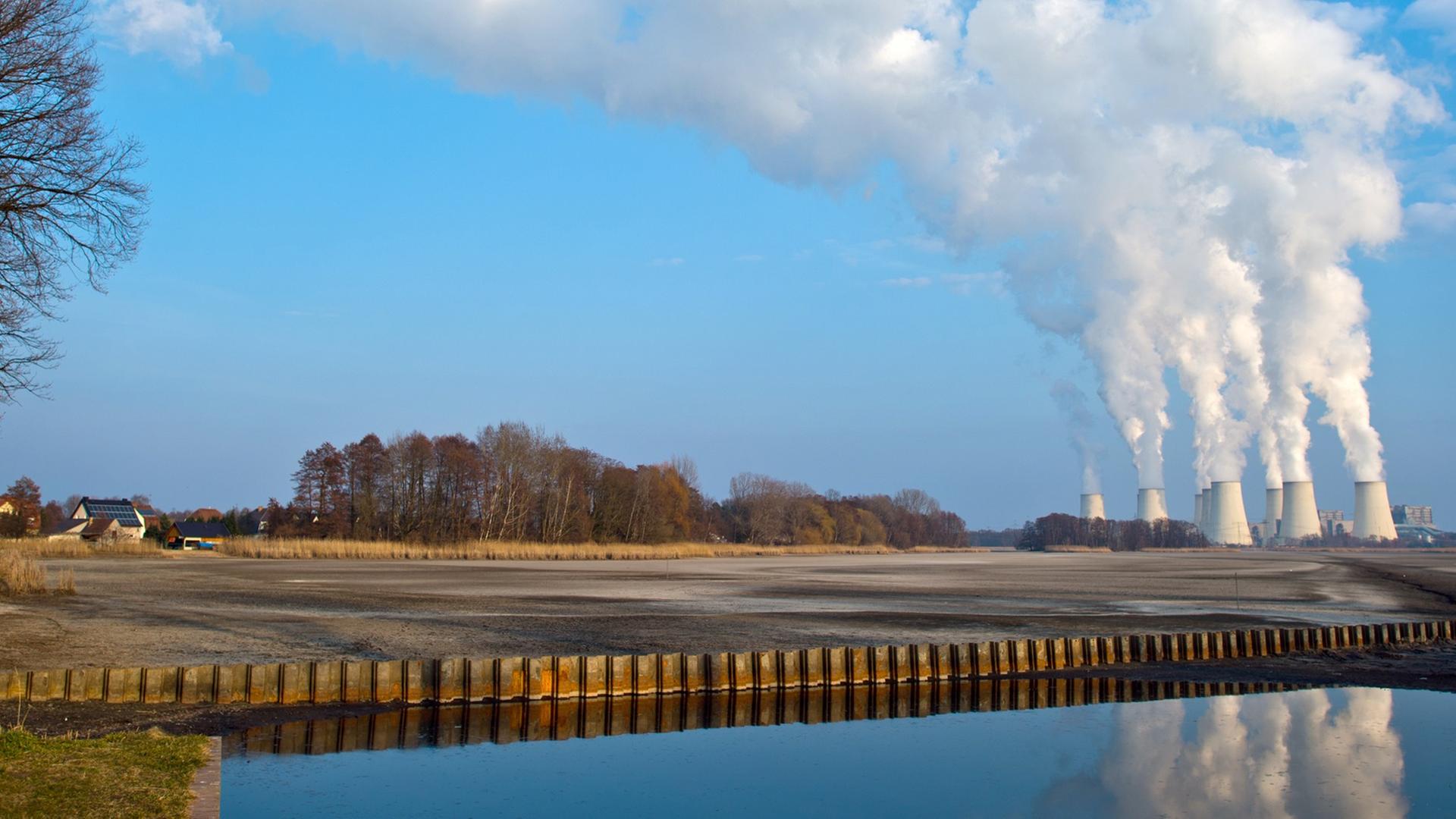 Ein Braunkohlekraftwerk in Jänschwalde, Brandenburg (Foto von 2014) Ein Braunkohlekraftwerk in Jänschwalde, Brandenburg (Foto von 2014)