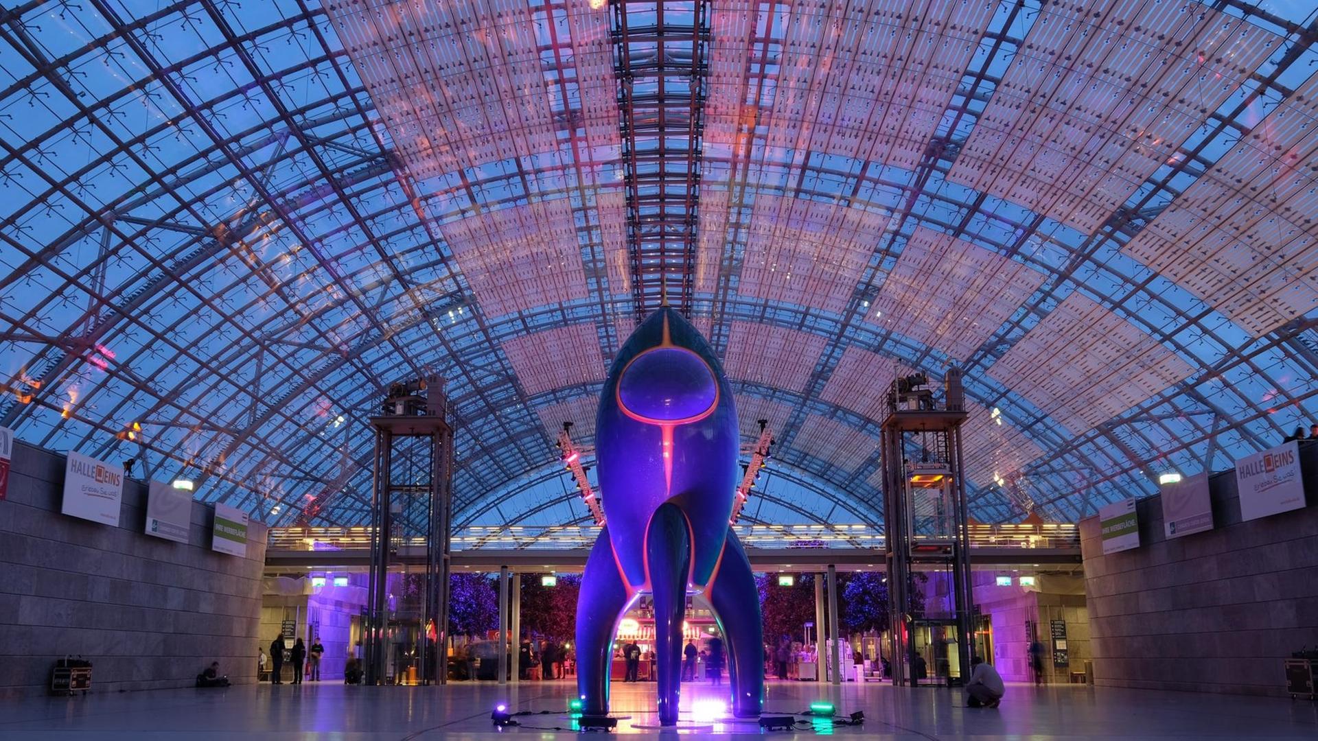 Blick in die Glashalle der Messe in Leipzig (Sachsen) während des 34. Chaos Communication Congress (34c3) Blick in die Glashalle der Messe in Leipzig (Sachsen) während des 34. Chaos Communication Congress (34c3)