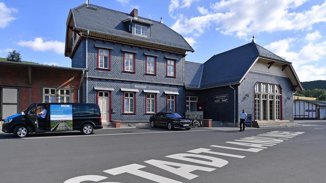 Blick auf den Bahnhof Rottenbach in Thüringen Blick auf den Bahnhof Rottenbach in Thüringen