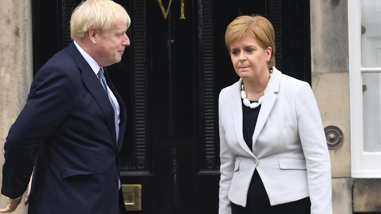 Der britische Premierminister Boris Johnson trifft Schottlands First Minister Nicola Sturgeon in Edinburgh. Der britische Premierminister Boris Johnson trifft Schottlands First Minister Nicola Sturgeon in Edinburgh.