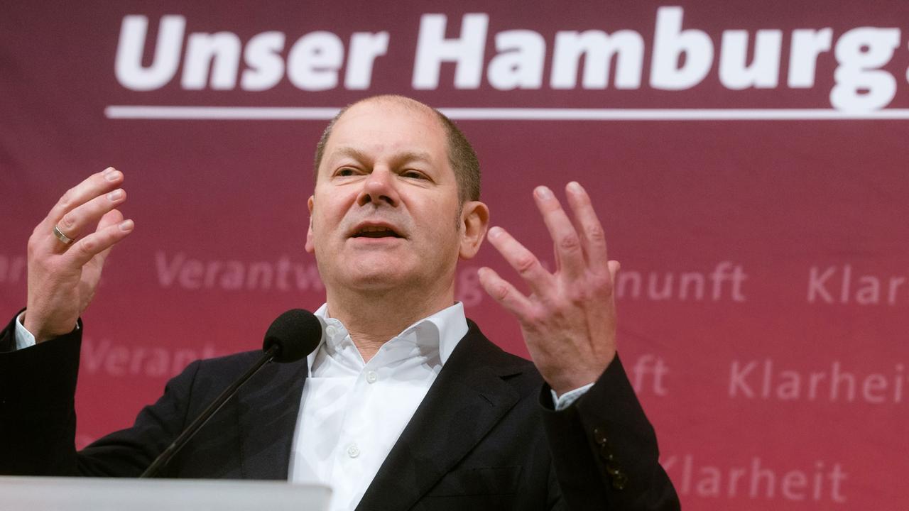 Hamburgs Erster Bürgermeister Olaf Scholz (SPD) spricht am 12.04.2014 in Hamburg auf dem Landesparteitag seiner Partei Hamburgs Erster Bürgermeister Olaf Scholz (SPD) spricht am 12.04.2014 in Hamburg auf dem Landesparteitag seiner Partei