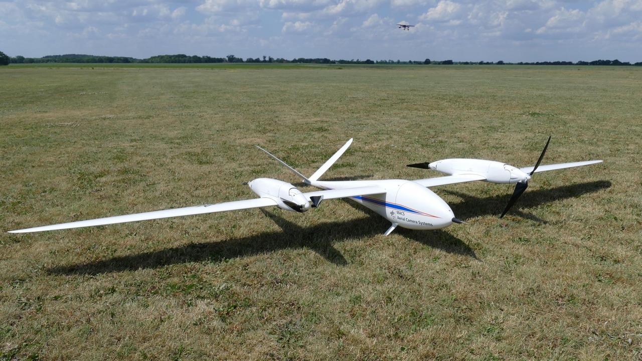 Autonome Fotodrohne kurz vor dem Abflug Autonome Fotodrohne kurz vor dem Abflug