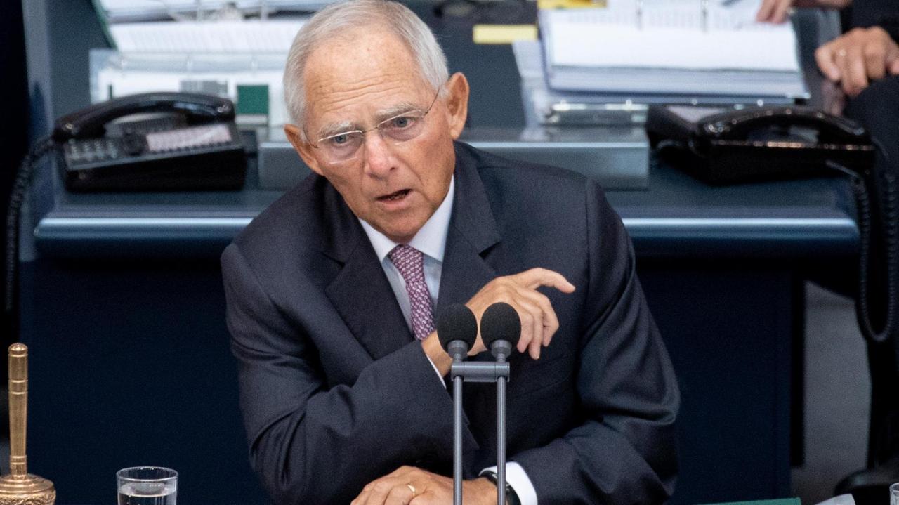 11.09.2018, Berlin: Wolfgang Schäuble (CDU), Bundestagspräsident, spricht bei der Plenarsitzung im Deutschen Bundestag. 11.09.2018, Berlin: Wolfgang Schäuble (CDU), Bundestagspräsident, spricht bei der Plenarsitzung im Deutschen Bundestag.