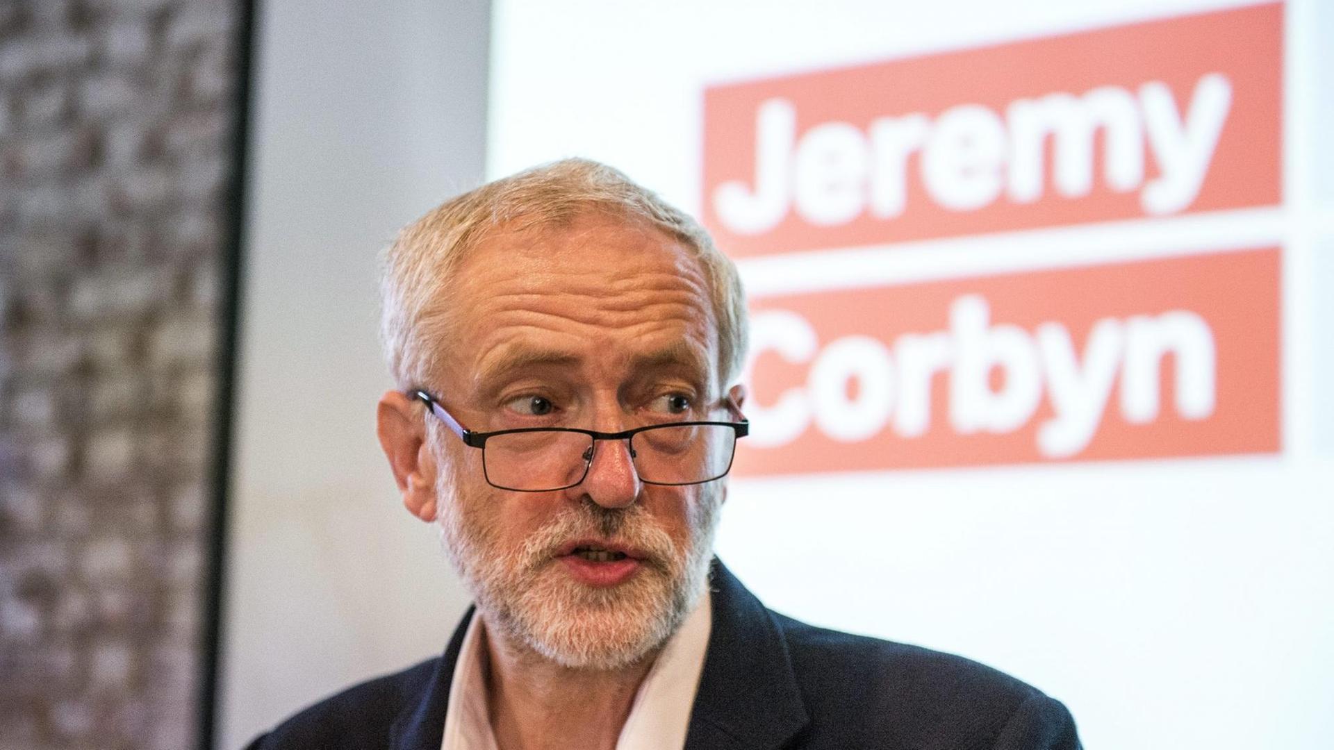 Jeremy Corbyn, seit September letzten Jahres ist er Parteivorsitzender der britischen Labour-Party. Jeremy Corbyn, seit September letzten Jahres ist er Parteivorsitzender der britischen Labour-Party.